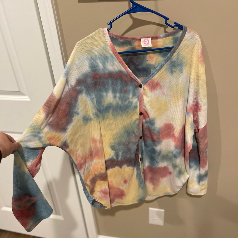 Tye dye long sleeve button up shirt. Never worn. Size large